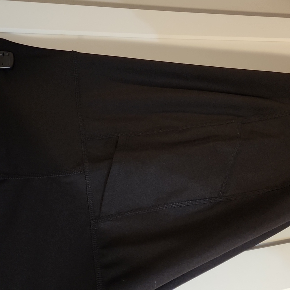 Xersion, 7/8 ankle legging. Black/white/stripes. L - Picture 5 of 6